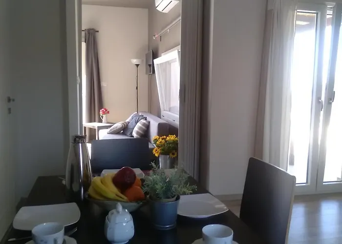 بيت للعطل Silver Moon Kini